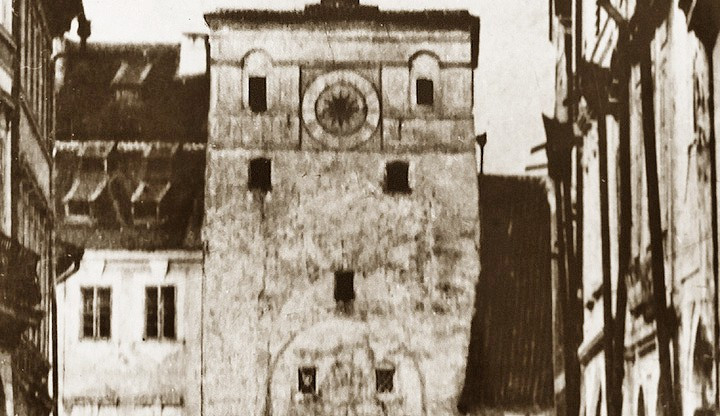 Pražská brána v Krajinské v roce 1867 těsně před zbořením.