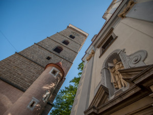 Černá věž se pochlubí zrestaurovaným a opraveným ochozem.