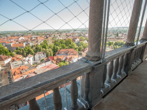 Černá věž se pochlubí zrestaurovaným a opraveným ochozem.