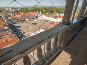 FOTO: Restaurátoři v Černé věži pomalu balí. Uvolní místo návštěvníkům