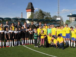 Hráči SK Dynamo navštíví Centrum Bazalka a předají mu peněžitý šek