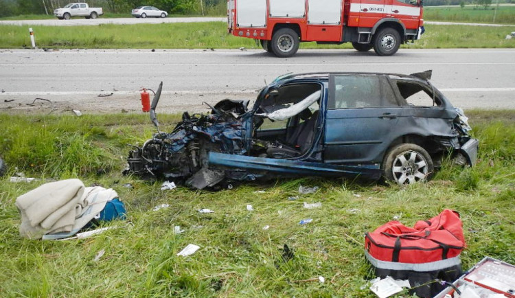 Zemřel i druhý řidič ze čtvrteční tragické nehody u Bujanova. Havárie má tak dvě oběti
