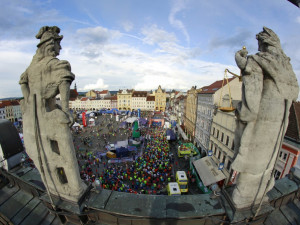 Běžci z celého světa míří do Budějc na půlmaraton. Ten uzavře část centra města