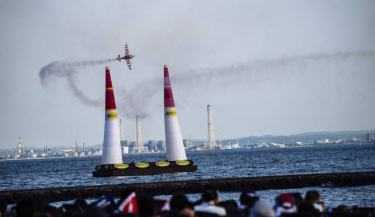 Šonka znovu uspěl v kvalifikaci závodu Red Bull Air Race, v Čibě skončil třetí