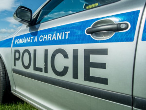 AKTUALIZOVÁNO: Policie pátrala po Škodě Octavia Scout Combi, která se v Novohradské ulici střetla s vlakem. Jeho řidička se přihlásila