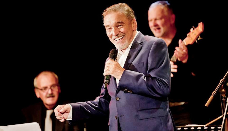 Karel Gott míří do Českých Budějovic.