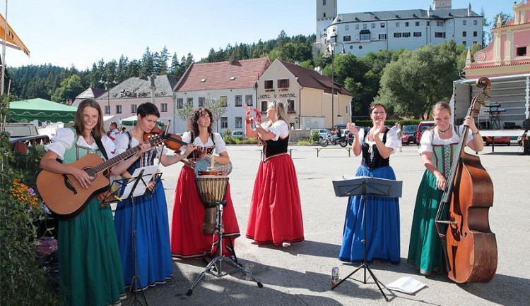 Lakomá Barka vystoupí při benefici pro borovanský Nazaret.