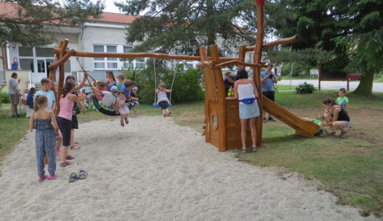 I houpačku místní děti pořádně prověřily