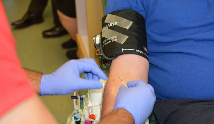 Prvodárci krve dostanou v rámci akce 211 kapek pro záchranu života praktický dárek