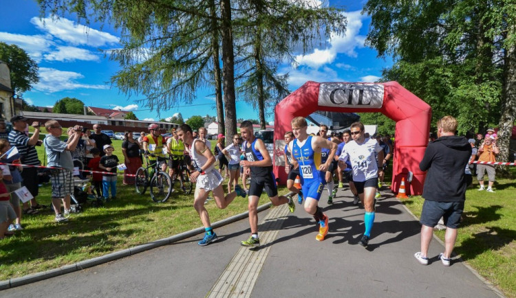 Zaběhají si v České Kanadě a pomůžou Lucince. Na trať se vydají i finalistky Maturantky Roku