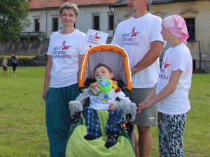 Loni Běh Českou Kanadou pomohl sehnat peníze na nákup sedacího systému pro nemocného Honzíka Šánu.