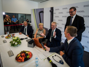 Miloš Zeman v kaplické firmě Engel.