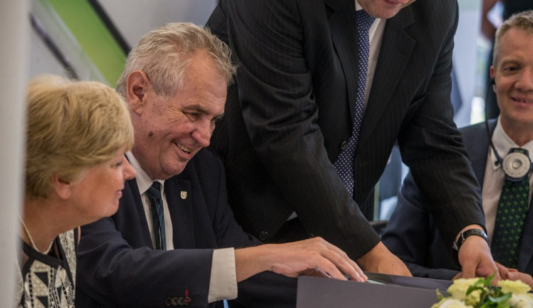 Miloš Zeman v kaplické firmě Engel.