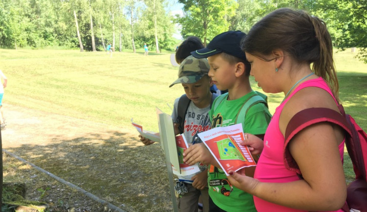 Jako první si naučnou Ptačí stezku u Temelína prošli školáci z Dřítně.