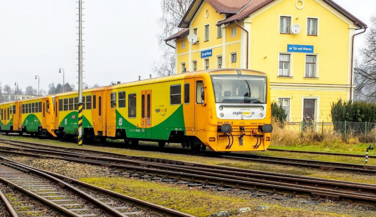 Nostalgickou jízdou vlakem na tradiční pouť do Týna nad Vltavou