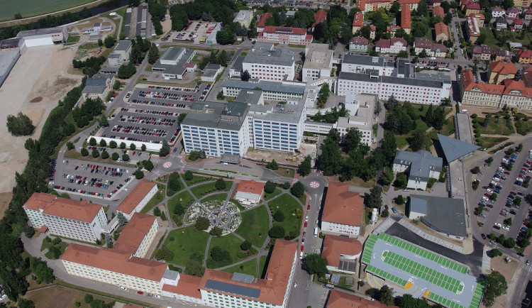 Nemocnice České Budějovice otevřela nové dvoupatrové parkoviště
