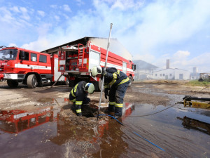 Požár skladu se senem a hnojivy v Jistebnici na Táborsku.
