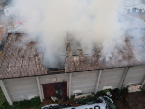 Požár skladu se senem a hnojivy v Jistebnici na Táborsku.