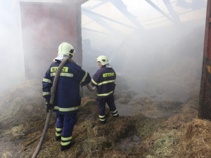 Požár skladu se senem a hnojivy v Jistebnici na Táborsku.