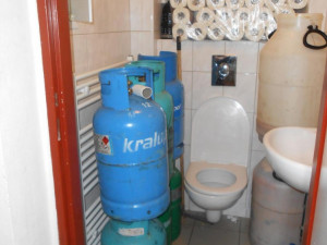 Hasiči kontrolovali obchůdky v Krajinské ulicii v Českých Budějovicích.