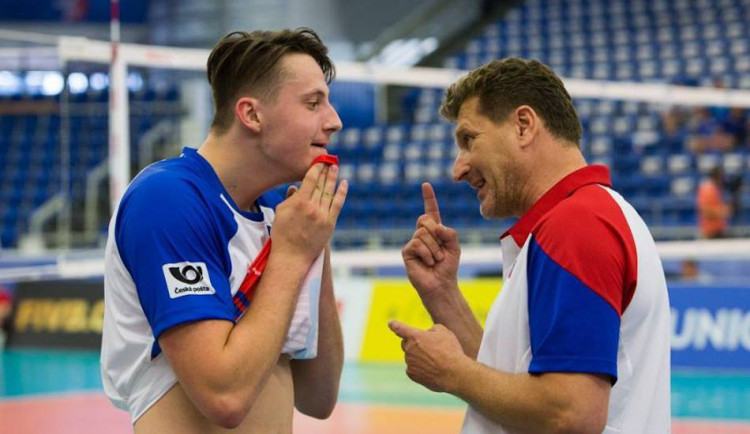 Ivan Pelikán udílí cenné rady.