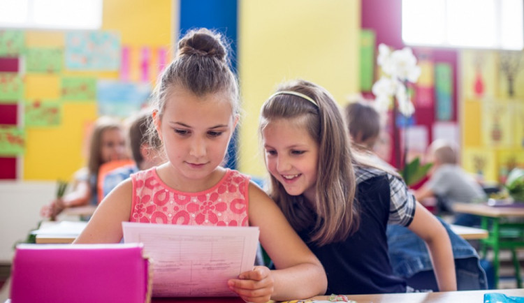 Předávání vysvědčení ve 3.C ZŠ Matice Školské v Českých Budějovicích.