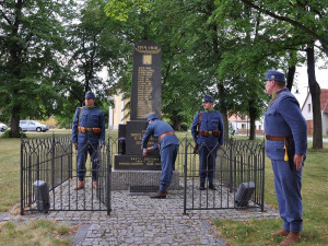 Svíčkami uctili památku padlých vojáků u Zborova.