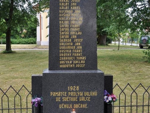 Svíčkami uctili památku padlých vojáků u Zborova.