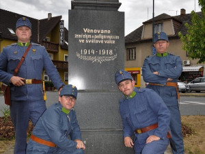 Svíčkami uctili památku padlých vojáků u Zborova.