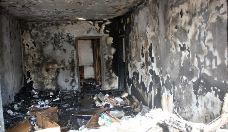 Požár bytu v panelovém domě na sídlišti Máj v ulici V. Volfa v Českých Budějovicích.