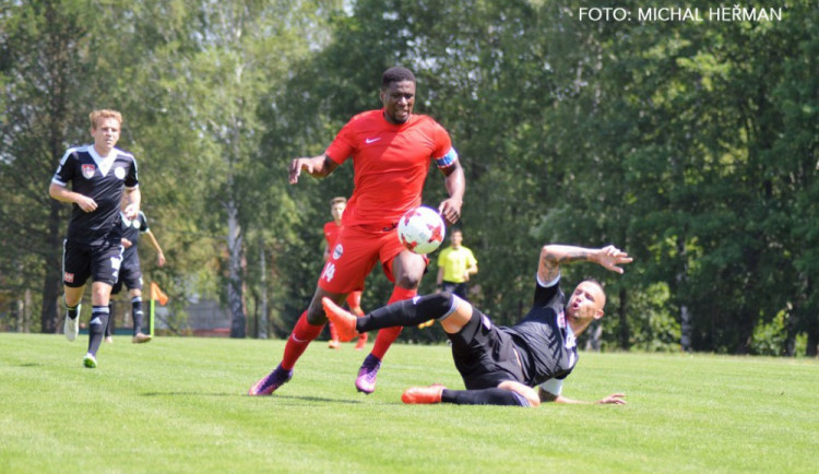 Kladrubský v souboji s Koném