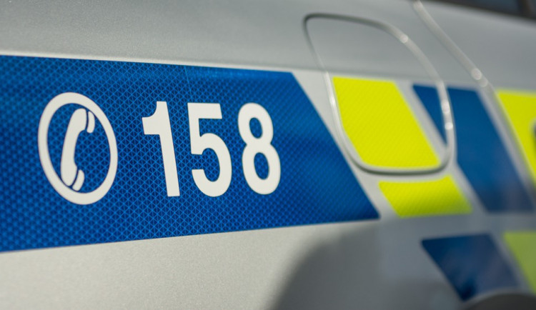 Jihočeští policisté řešili dva kuriózní případy. Tančícího popeláře a chlapce, který uvízl v sudu