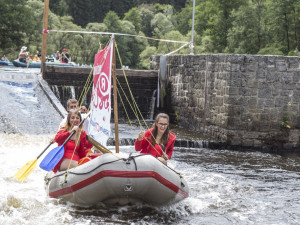 Posádka Hitrádia Faktor v červenci brázdí „nejslavnější vodáckou dálnici" a jako pobřežní hlídka se stará o zábavu, bezpečnost i občerstvení.