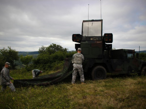Američtí vojáci cvičí s protiletadlovými systémy AVENGER.