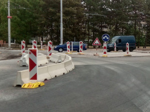 Režim kruhové křižovatky už platí na stavbě propojení budějckých sídlišť Vltava a Máj
