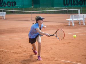 Budějcké mladé tenistky sbíraly na našlapaném turnaji zkušenosti