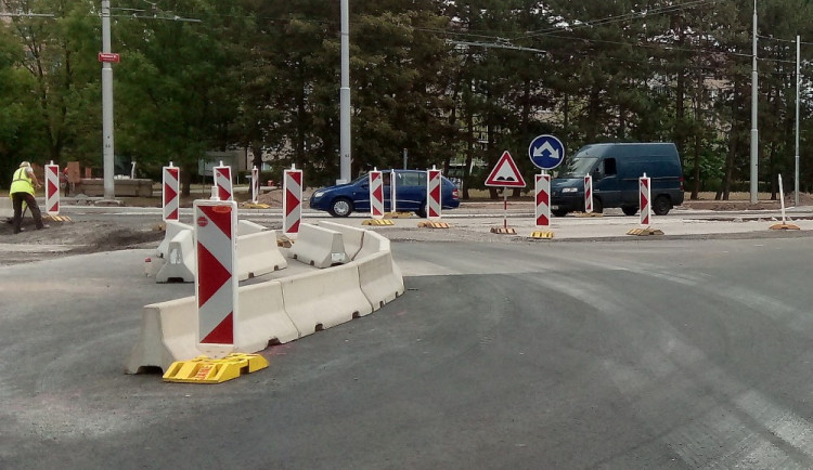 Křižovatka českobudějovických ulic Husova a Strakonická.