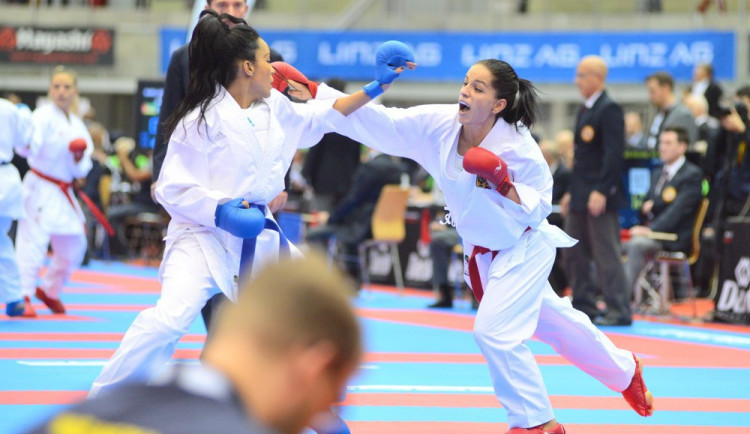 Těžké turnaje prověřily reprezentanty TJ Karate. Uspěly Šáchová i Crhonková