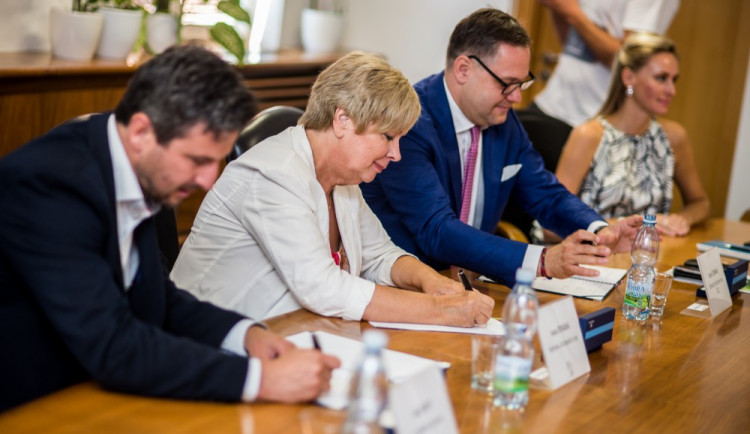 Podpis memoranda mezi společností ČEZ ESCO a Jihočeským krajem.