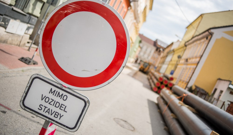 Stavební práce v Kněžských Dvorech uzavřou komunikaci i pro MHD