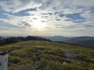 Budějovický spolek Jednadevadesátníci, který mapuje osudy Jihočechů za první světové války, se v polovině července vypravil do východních Karpat na pomezí Slovenska, Polska a Ukrajiny. Právě zde v zimě a na jaře 1915 bojoval budějovický 91. pěší pluk.