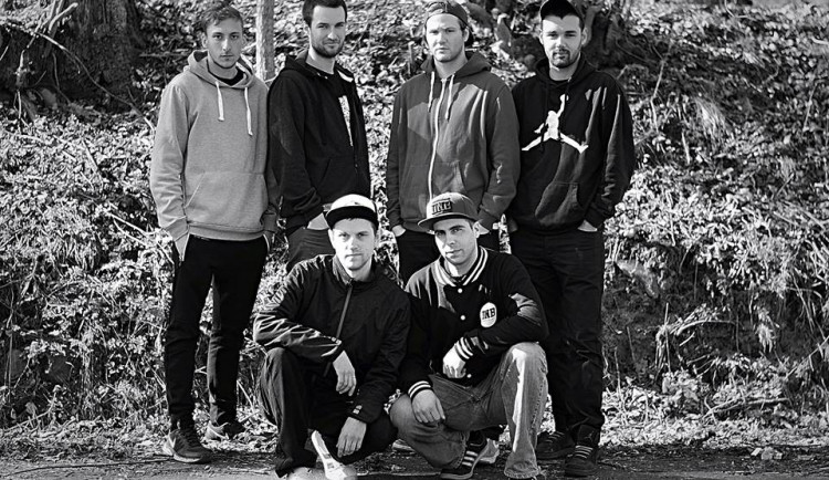 KULTURNÍ TIPY: Smutný Karel u Slavie a DnB v Komiksu