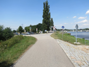 Bruslařka při srážce s cyklistou na elektrokole utrpěla těžkou újmu na zdraví
