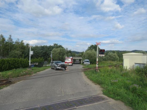 Srážka osobního auta a vlaku v Písku.