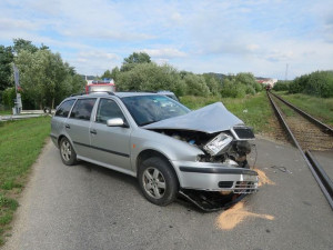 Na přejezdu v Písku se srazil vlak s autem