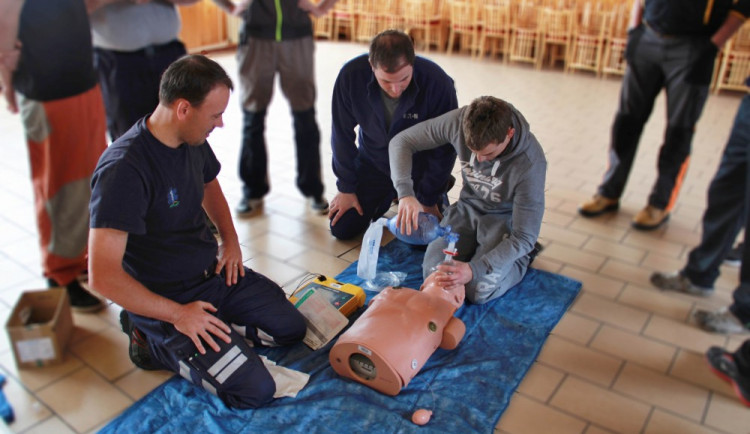 Školení first responderů z řad dobrovolných hasičů z jednotky Suchdol nad Lužnicí.