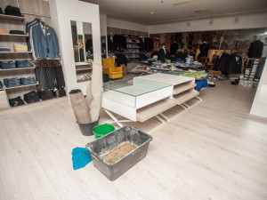 Vytopené obchody v IGY Centru.