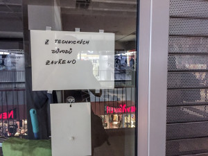 Vytopené obchody v IGY Centru.