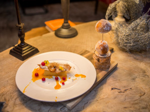 Rakytník s makovou oplatkou a smaženou brioškou s bílou čokoládou.