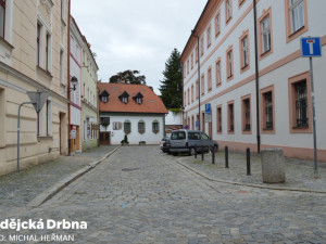 Blíží se šestidenní uzavírka ulice Široká. Připojovat se budou inženýrské sítě